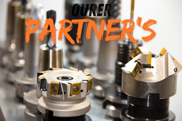 Herobanner Image Fräsköpfe mit Schriftzug über das Bild Ourer Partner